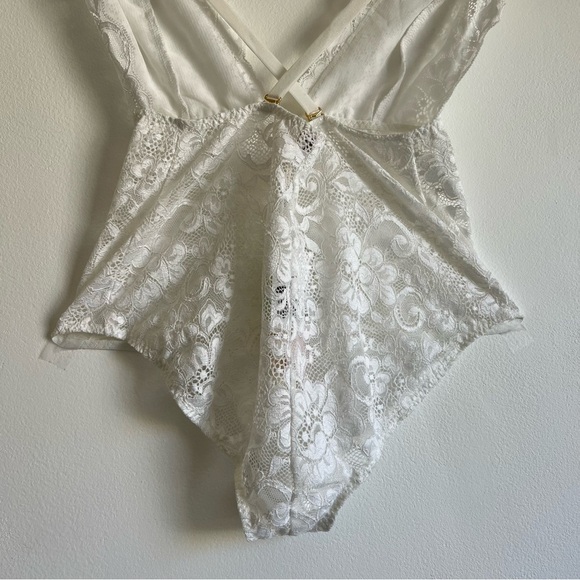 HAH Comin' In Haht Bodysuit in Blanc - Picture 14 of 16